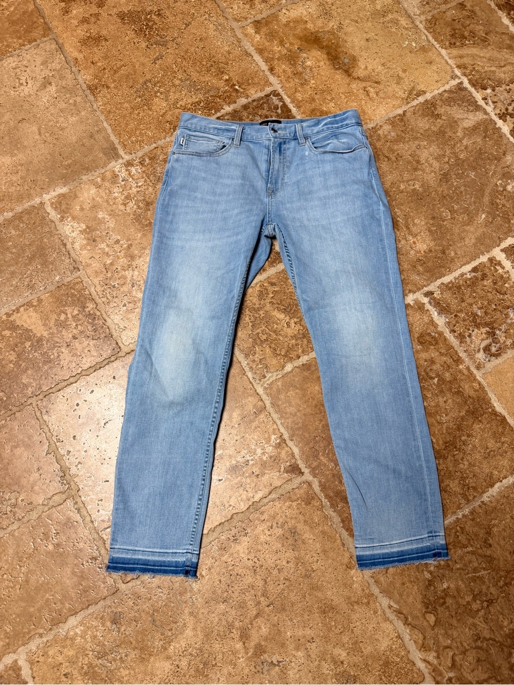 Free Assembly Men’s Size 34x30 Straight Leg Light Wash Raw Ombré Hem Jeans